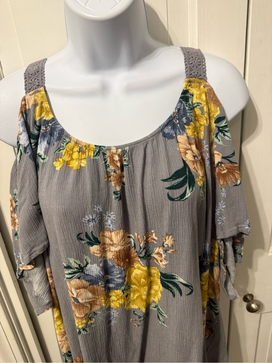 torrid Tops - TorridGray Cold-Shoulder Floral Tunic with Yellow Blooms